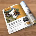 Magazine posé sur une table